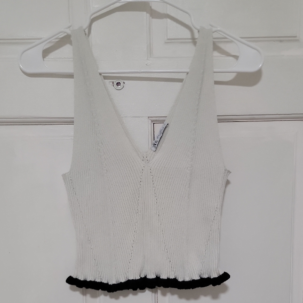 Zara White Knit V-Neck Tank Top with Black Trim Sexy Comfy Excellent Condition